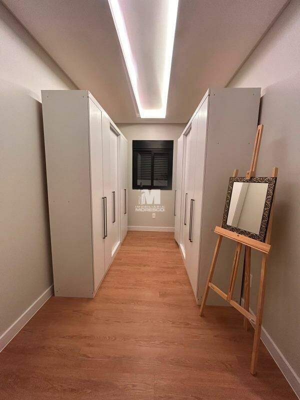 Casa à venda no bairro Azambuja: