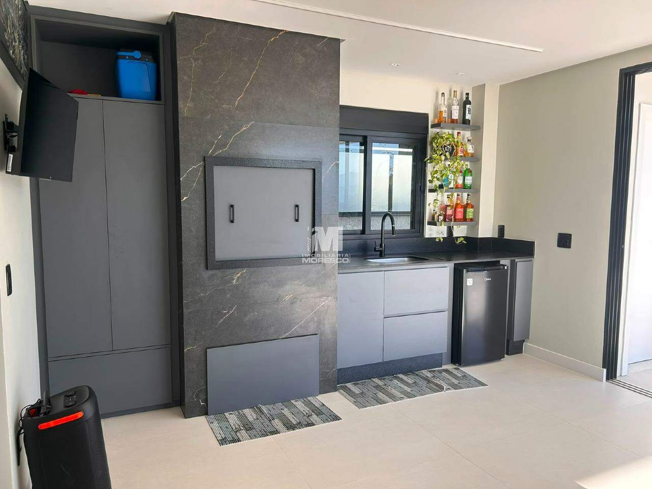 Casa à venda no bairro Azambuja:
