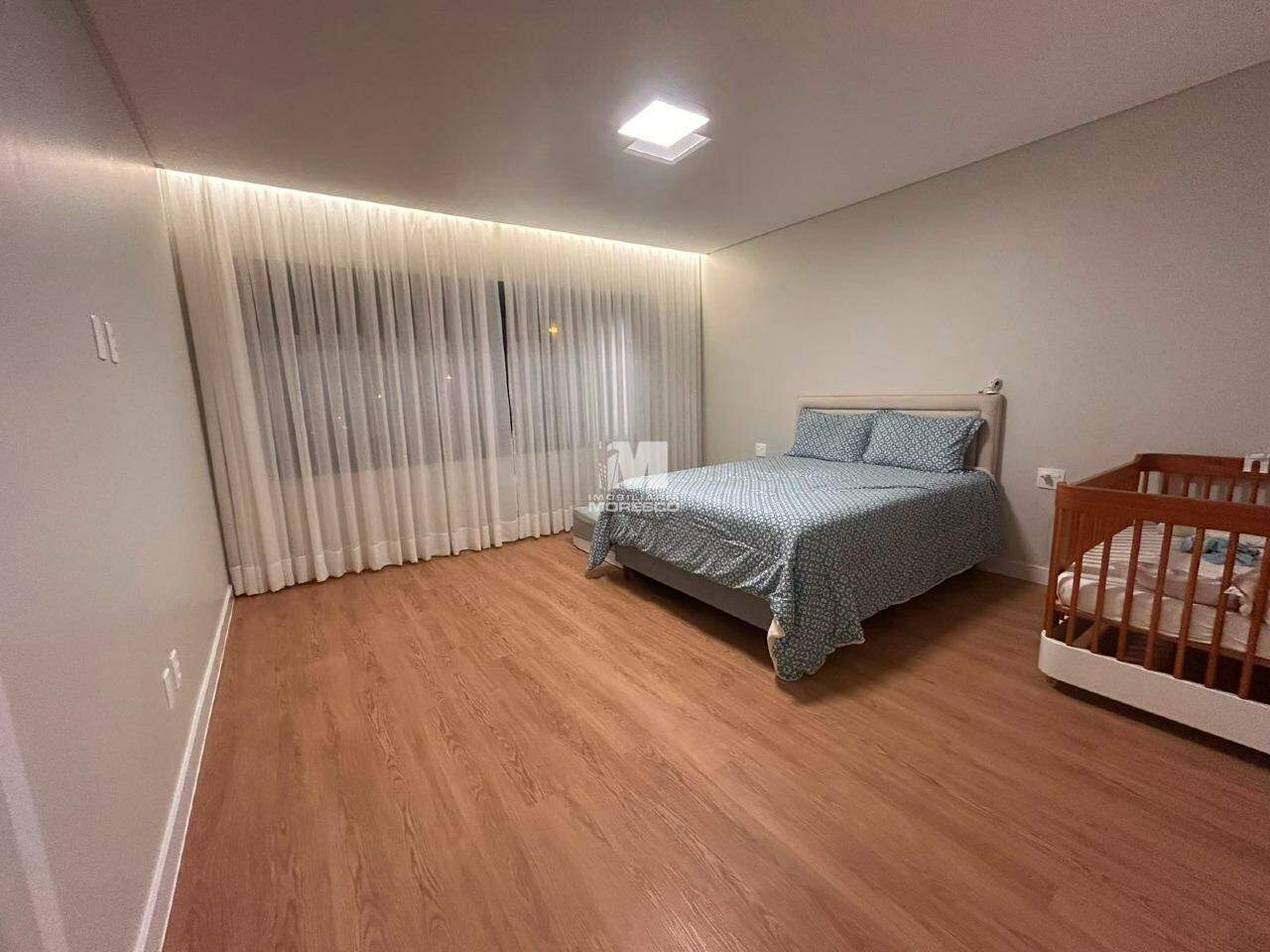Casa à venda no bairro Azambuja: