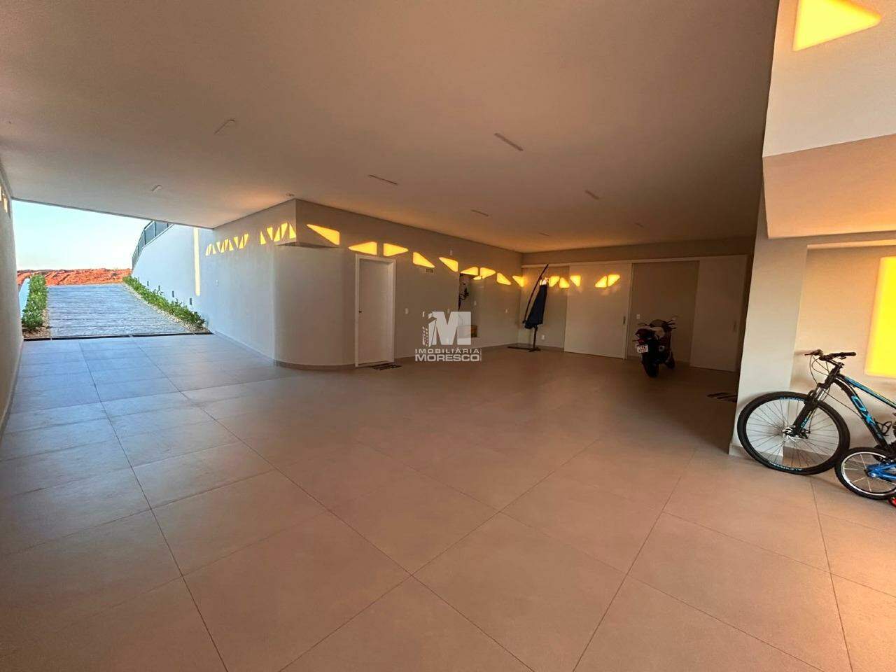 Casa à venda no bairro Azambuja: