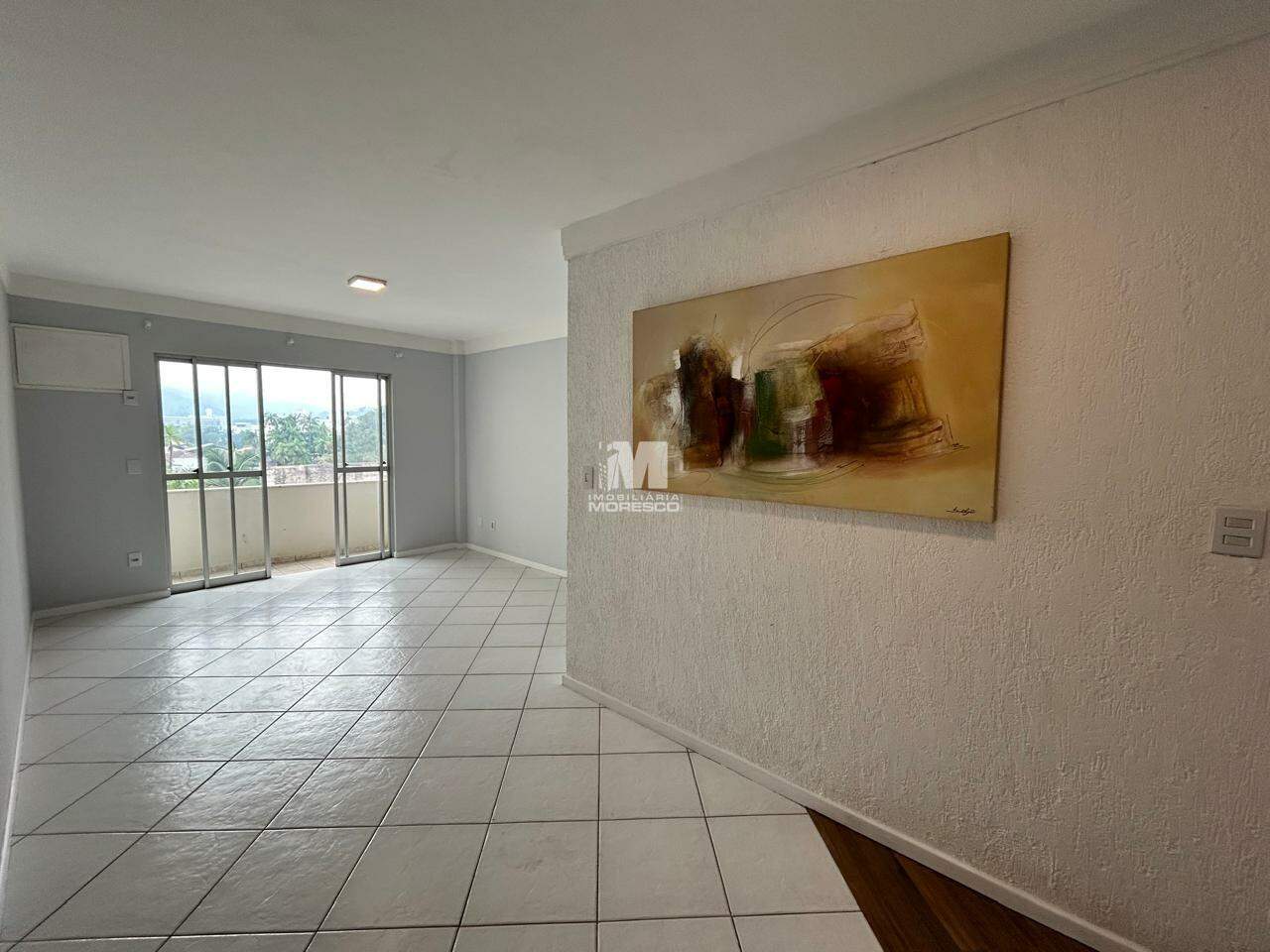 Apartamento para aluguel no bairro Centro: 