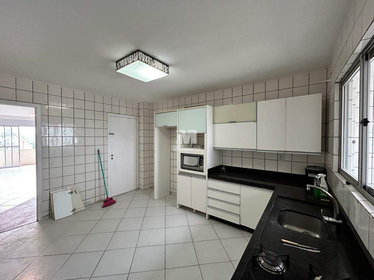 Apartamento para aluguel no bairro Centro: 
