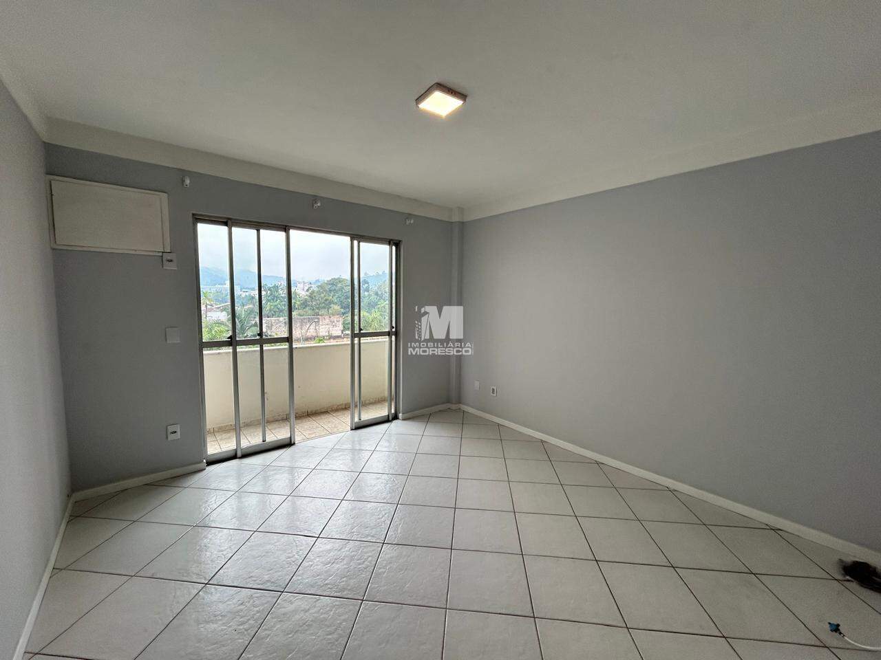 Apartamento para aluguel no bairro Centro: 