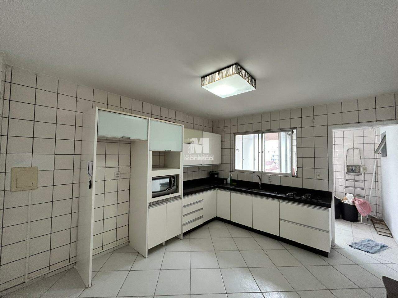 Apartamento para aluguel no bairro Centro: 