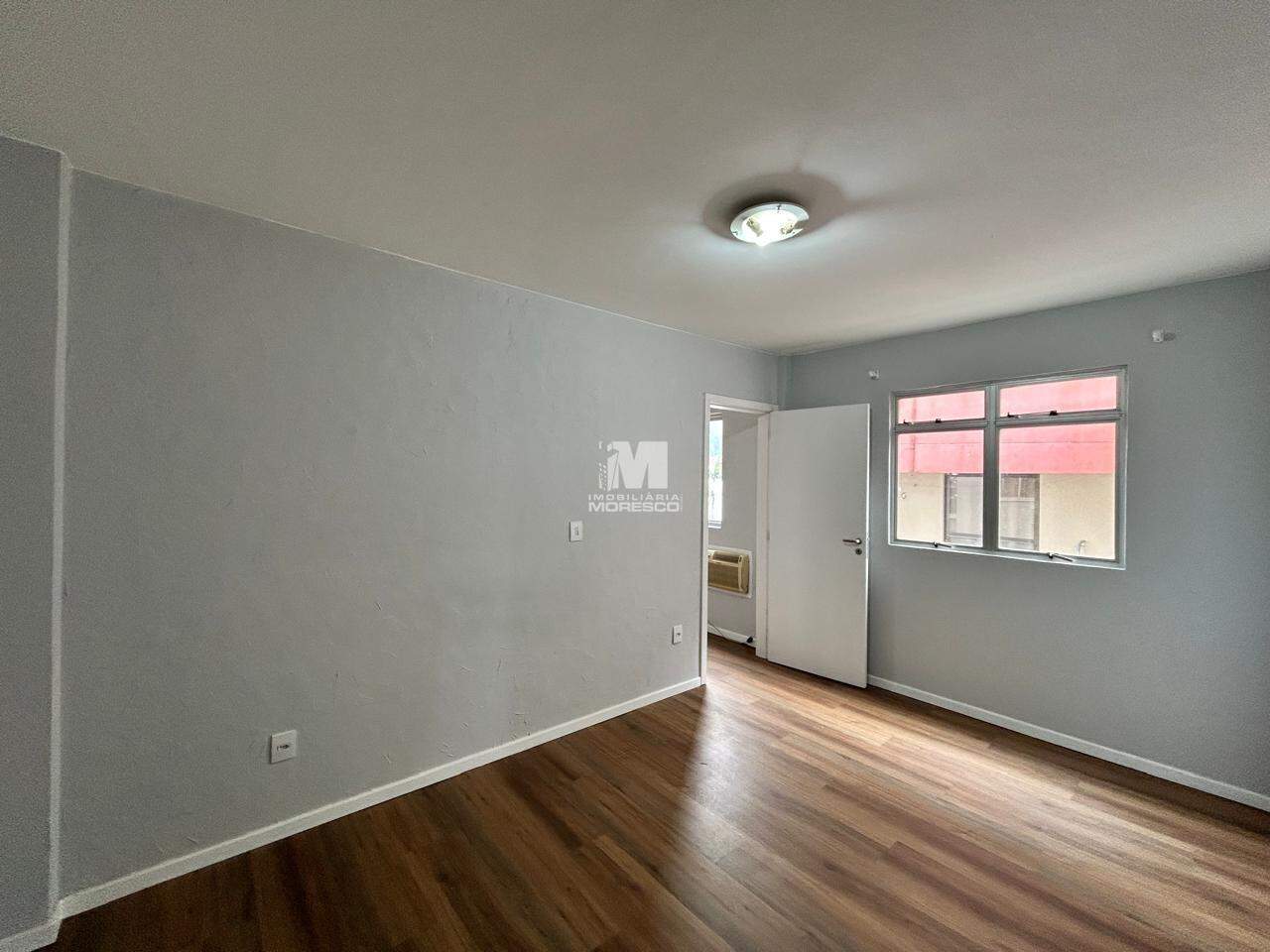Apartamento para aluguel no bairro Centro: 