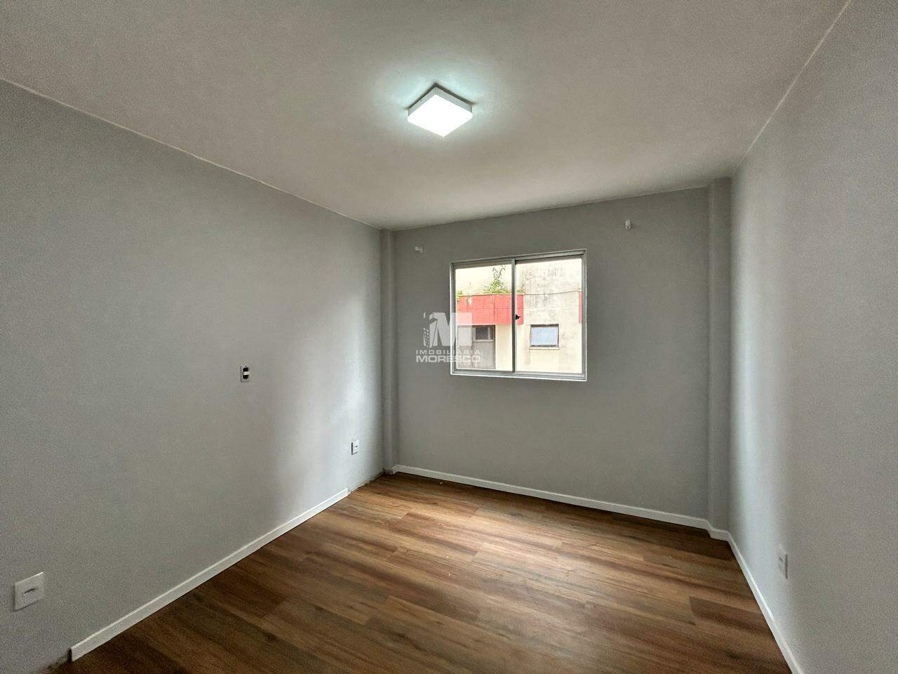 Apartamento para aluguel no bairro Centro: 