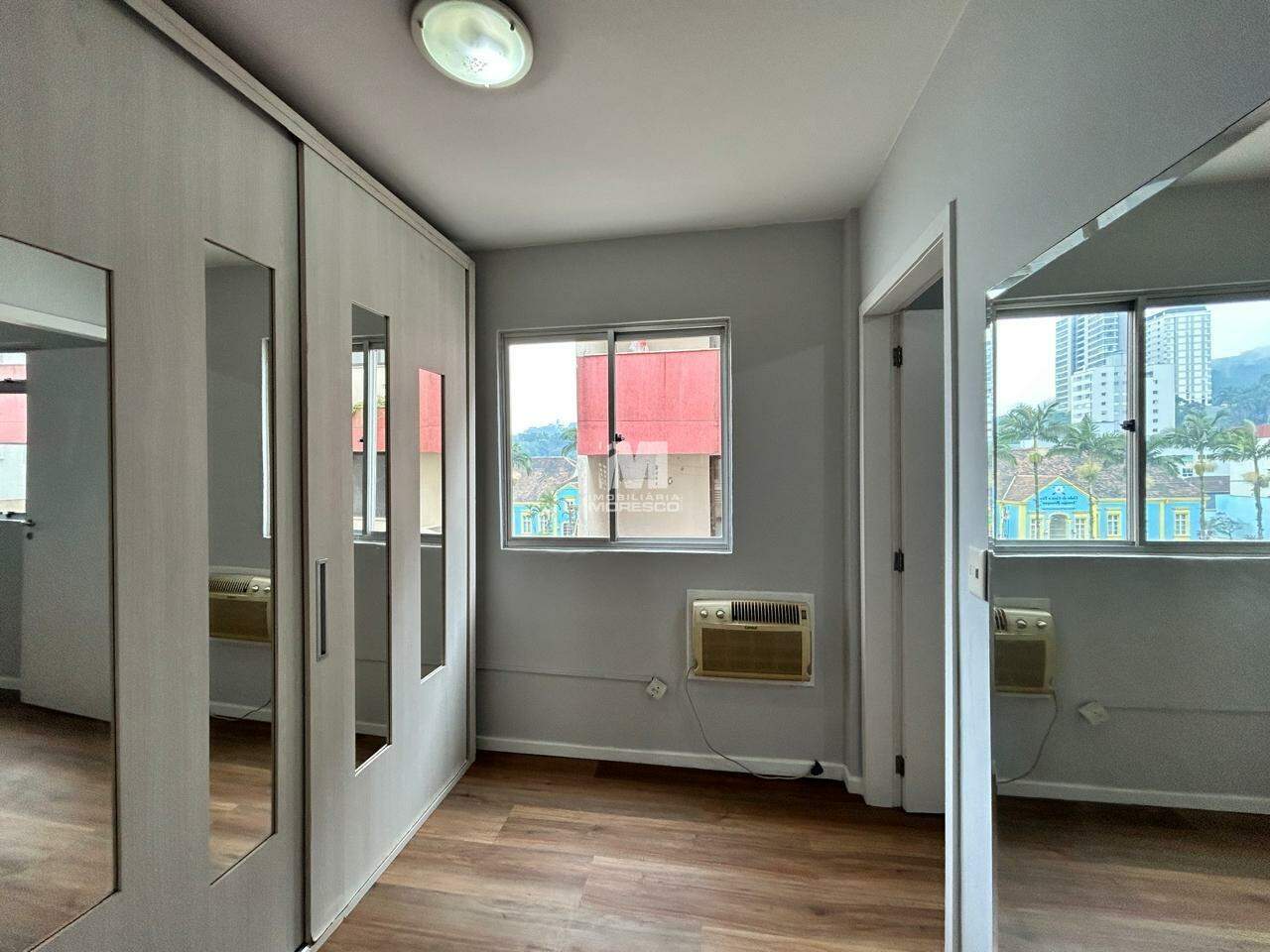 Apartamento para aluguel no bairro Centro: 