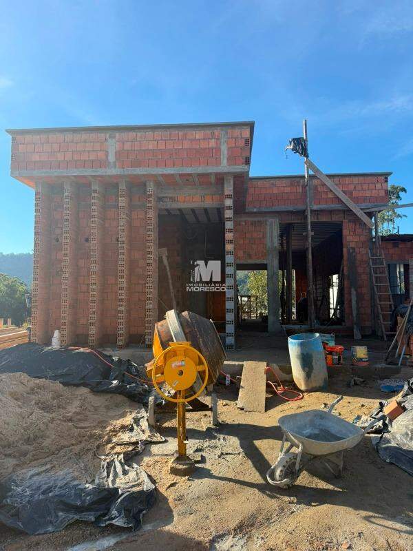 Casa à venda no bairro Primeiro de Maio: