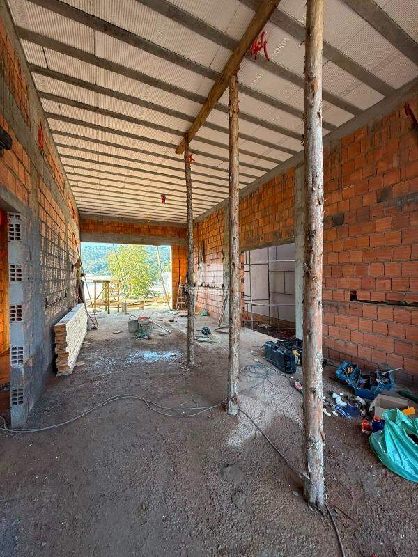 Casa à venda no bairro Primeiro de Maio: