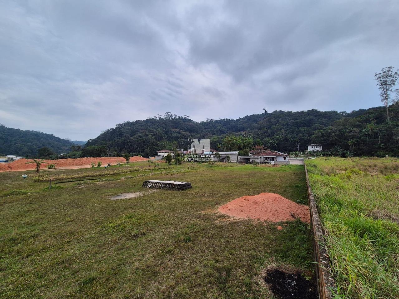 Casa Comercial à venda no bairro Guabiruba Sul: 