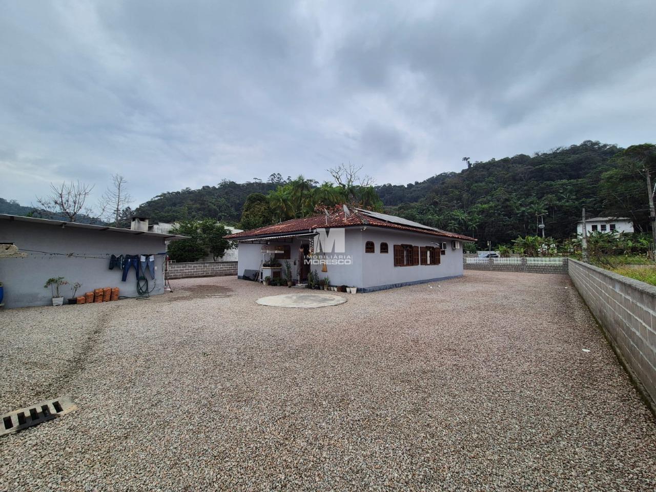 Casa Comercial à venda no bairro Guabiruba Sul: 