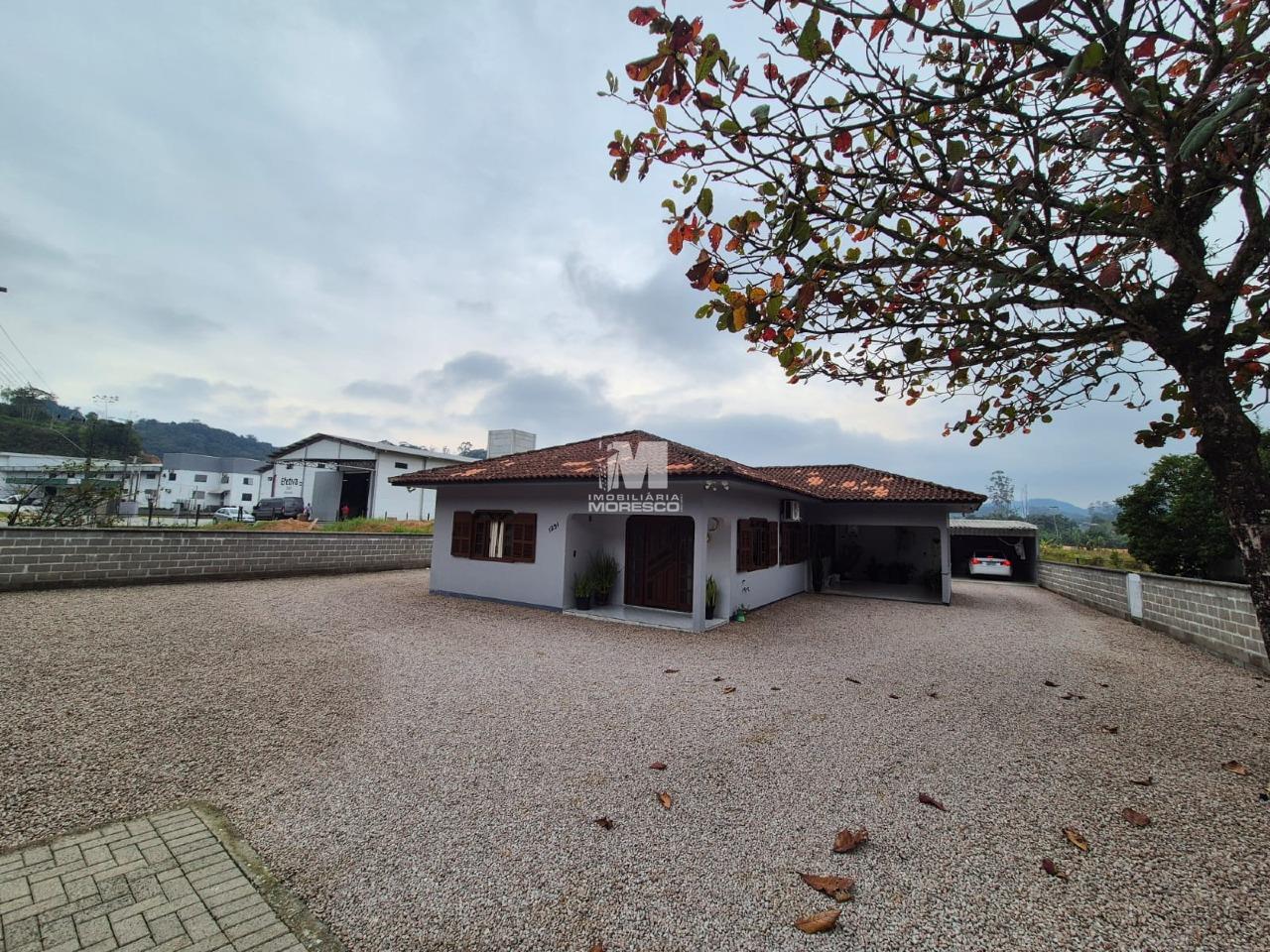 Casa Comercial à venda no bairro Guabiruba Sul: 