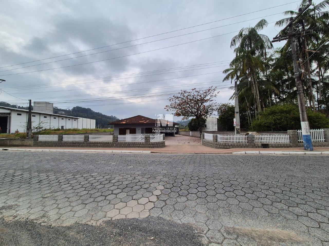 Casa Comercial à venda no bairro Guabiruba Sul: 
