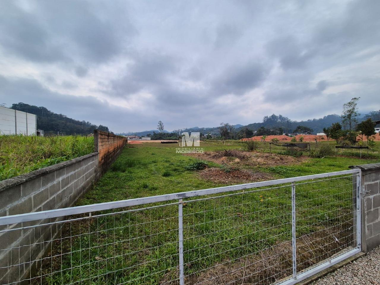 Casa Comercial à venda no bairro Guabiruba Sul: 