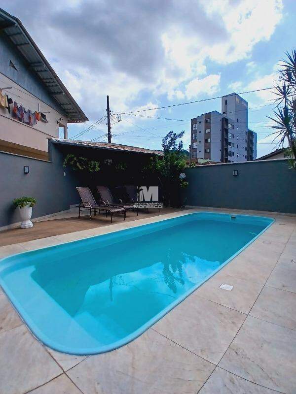 Casa à venda no bairro Paquetá: