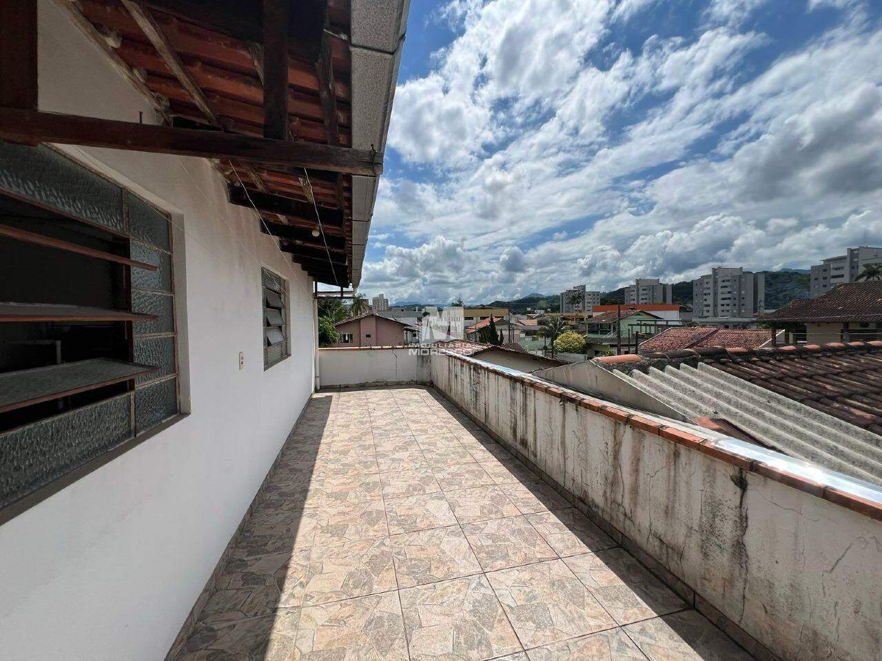 Casa para aluguel no bairro Santa Terezinha: 