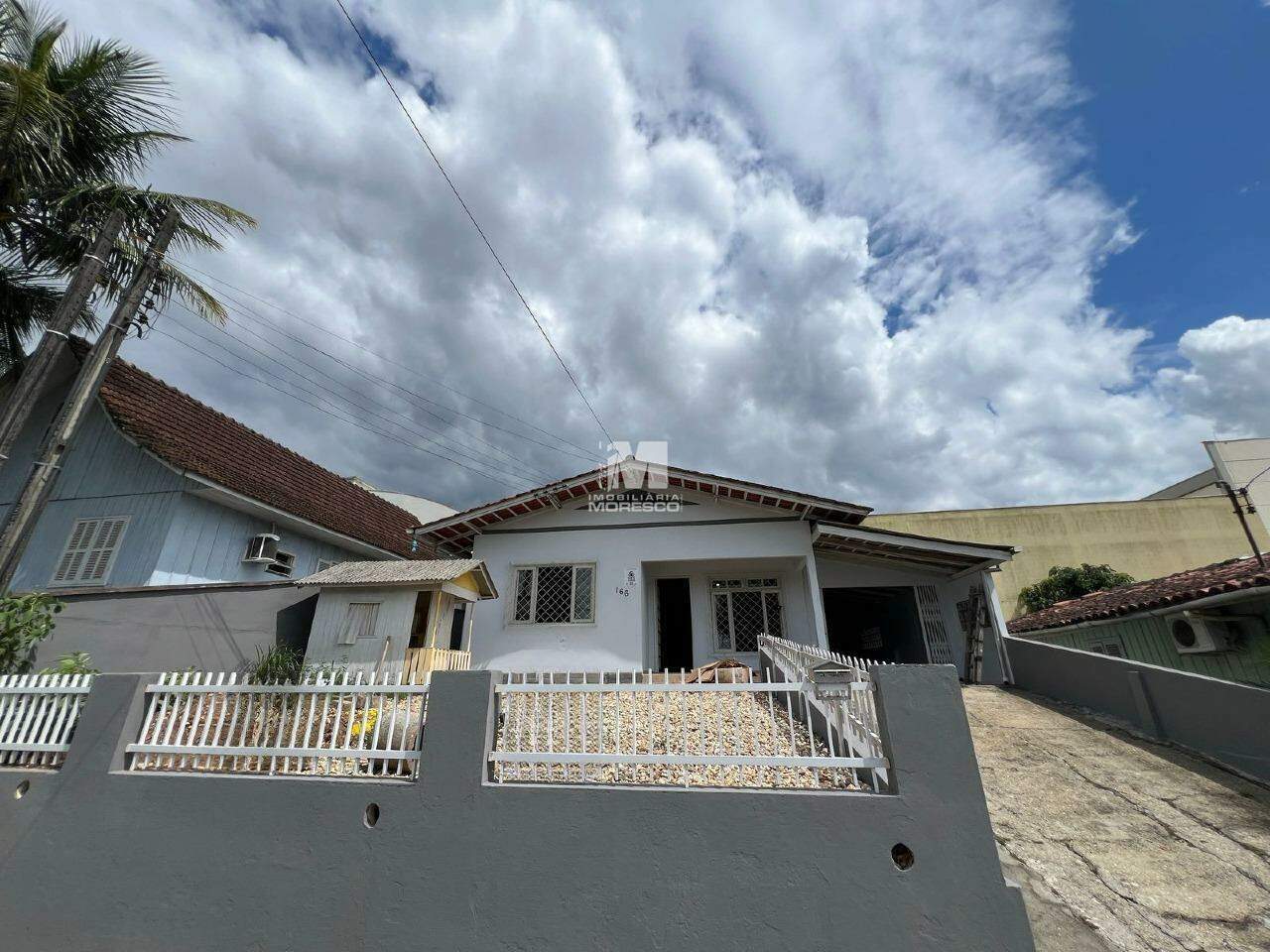 Casa para aluguel no bairro Santa Terezinha: 