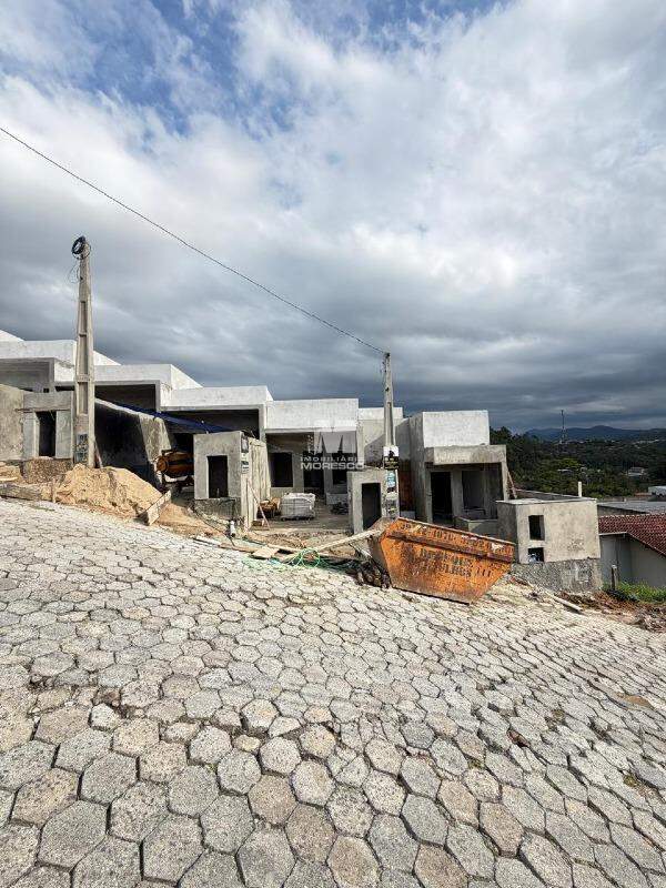 Casa à venda no bairro Ponta Russa: 