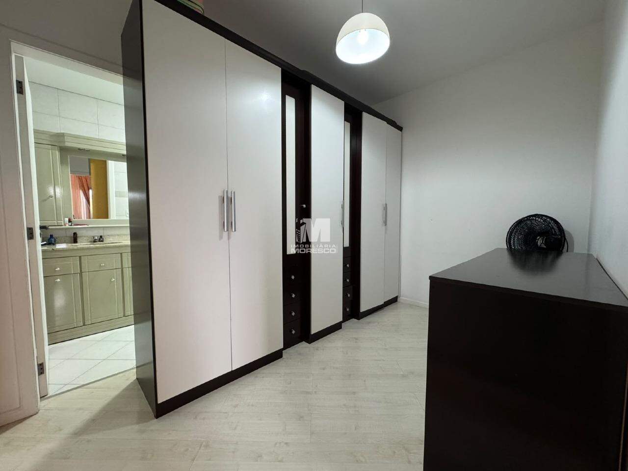 Apartamento à venda no bairro Centro: Closet