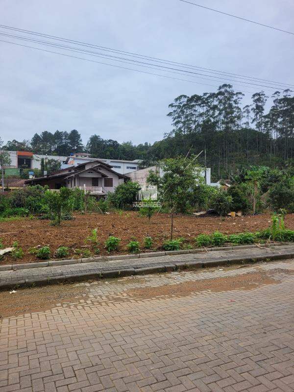Terreno à venda no bairro Guabiruba Sul: 