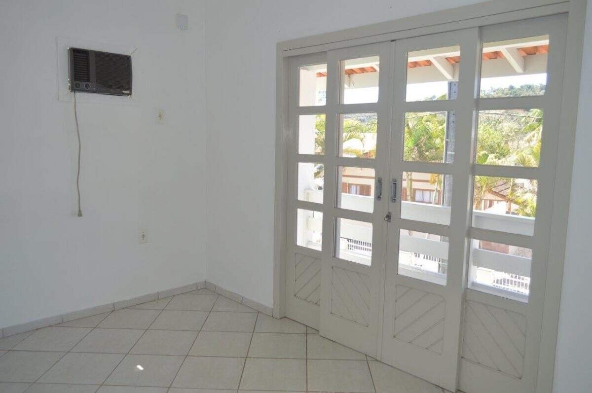 Casa de 2 quartos, 360m² no bairro Guabiruba, em Guabiruba | Eu Corretor