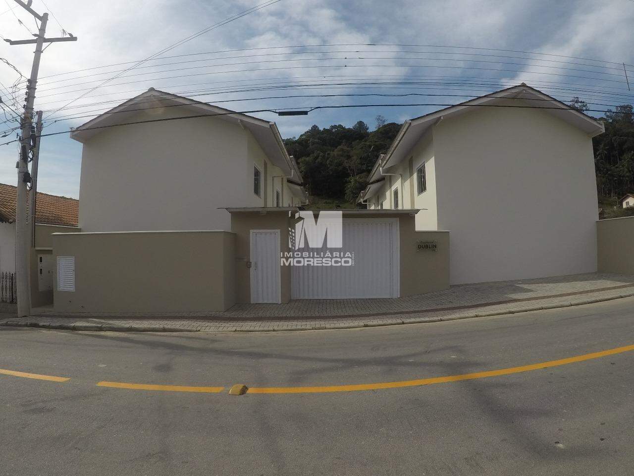 Casa para aluguel no bairro Azambuja: 