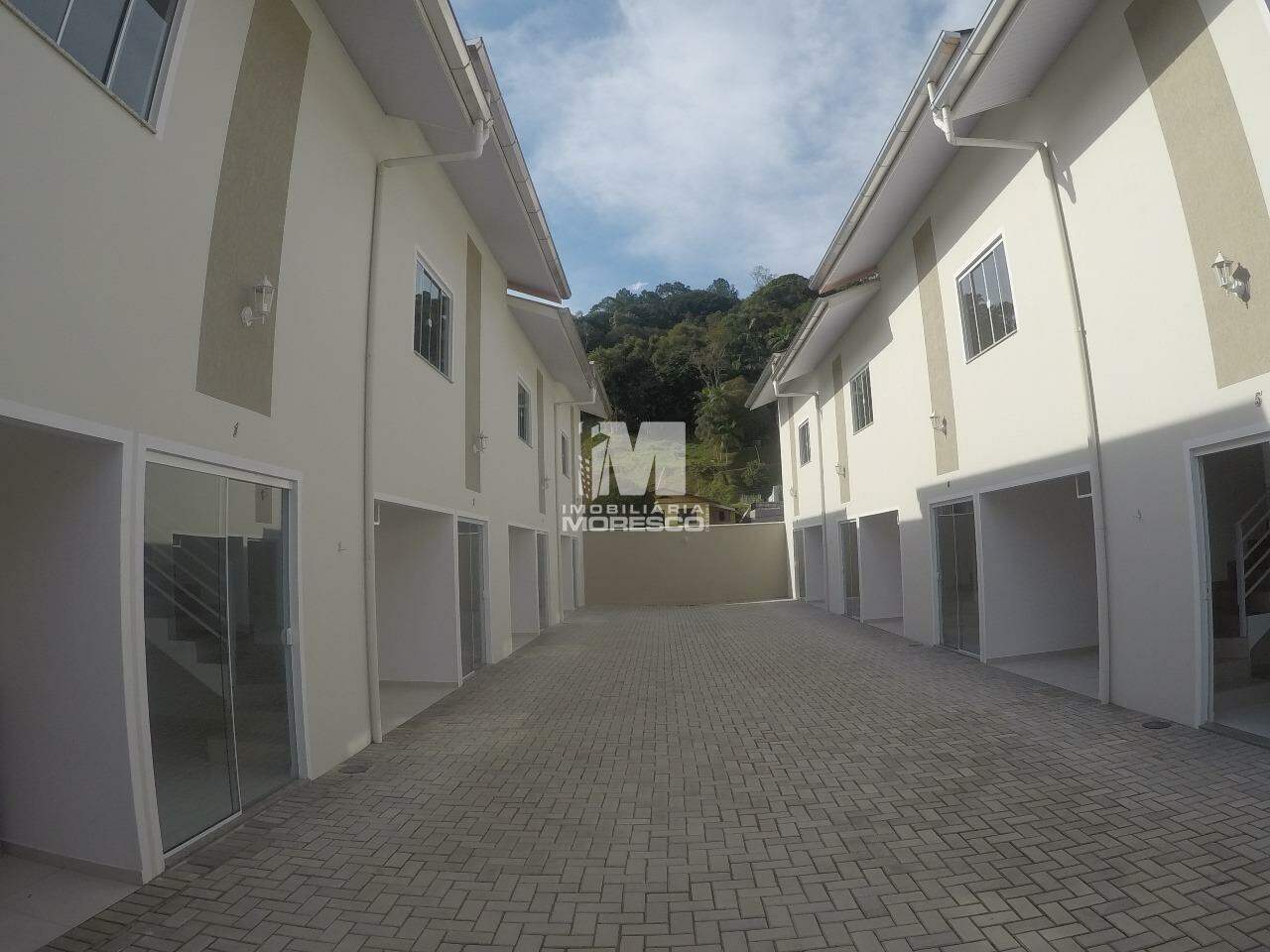 Casa para aluguel no bairro Azambuja: 