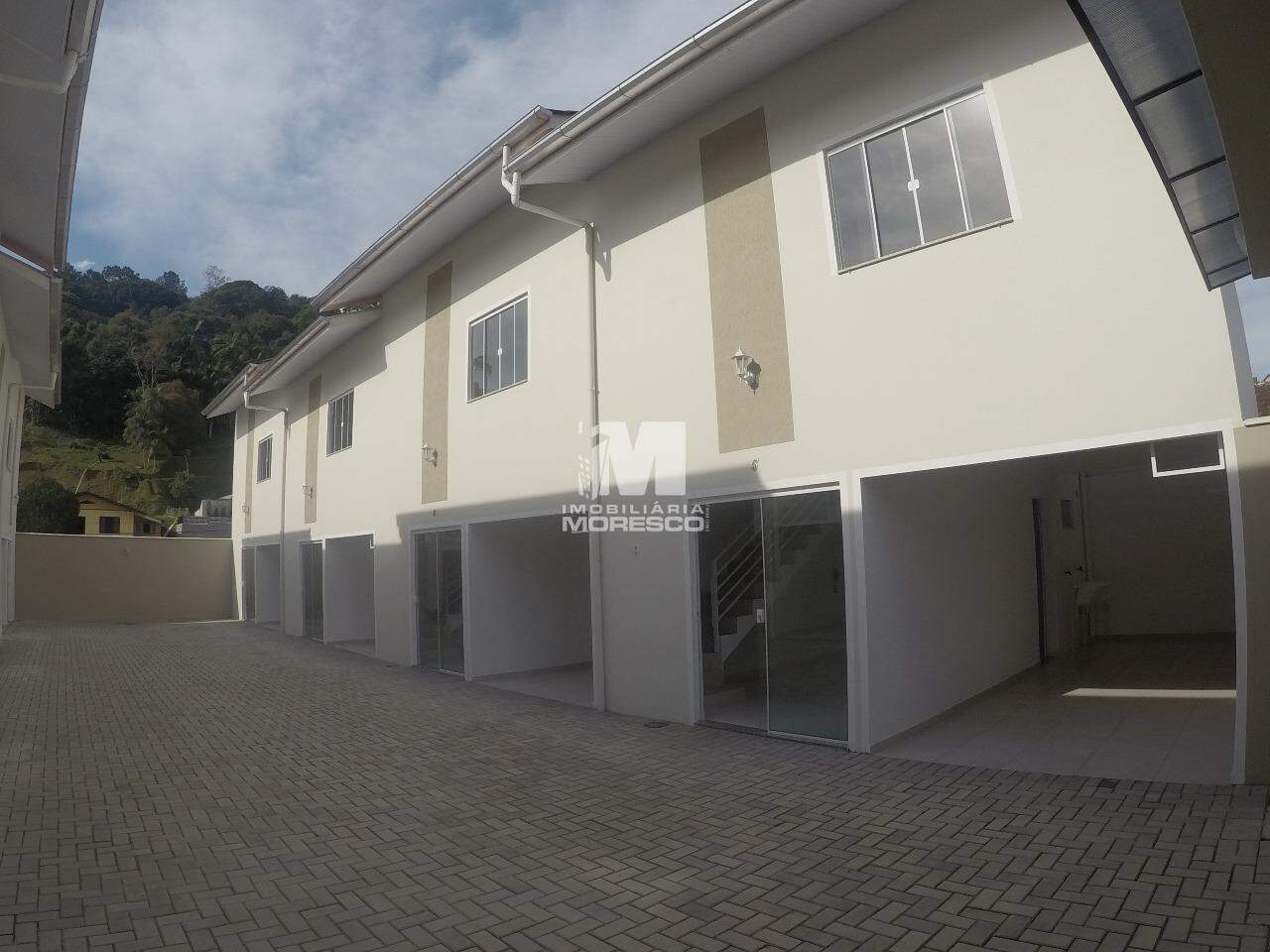 Casa para aluguel no bairro Azambuja: 