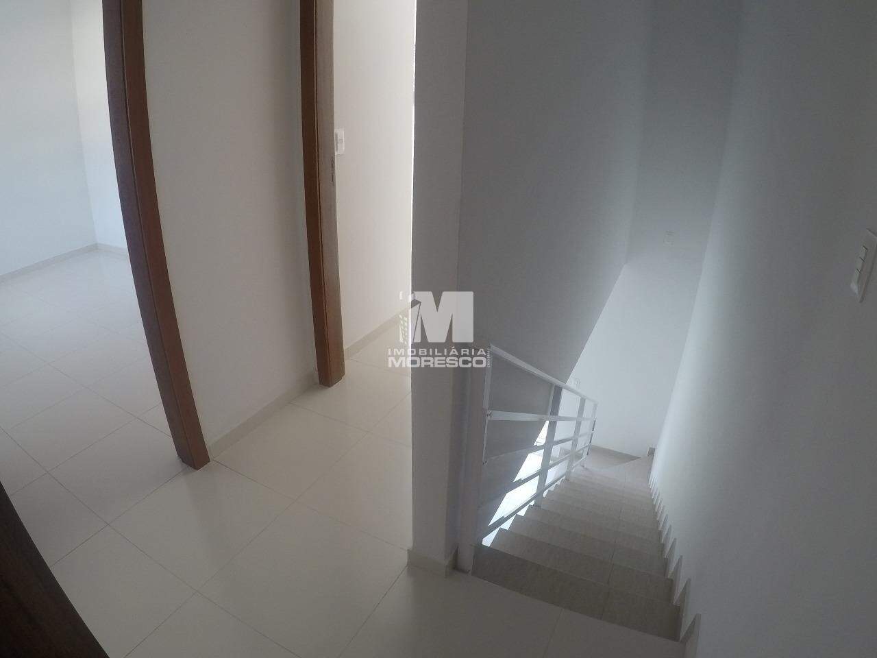 Casa para aluguel no bairro Azambuja: 