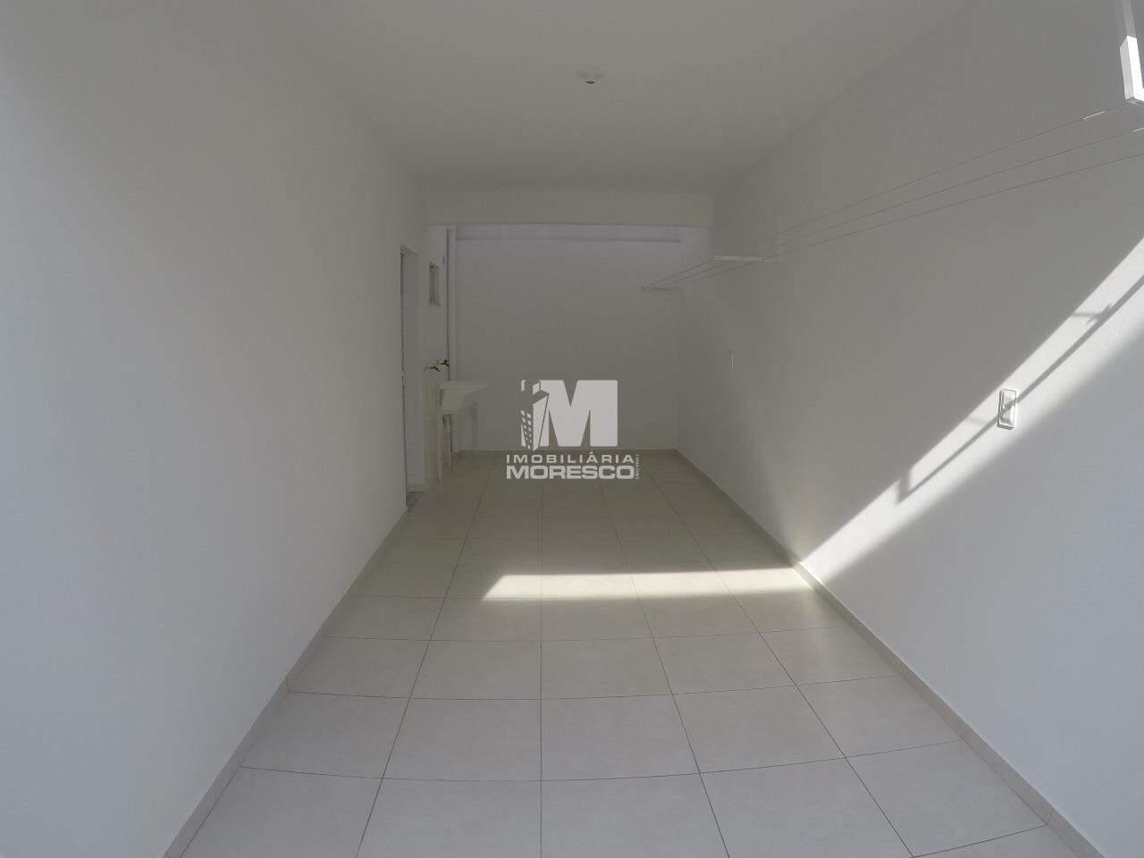 Casa para aluguel no bairro Azambuja: 