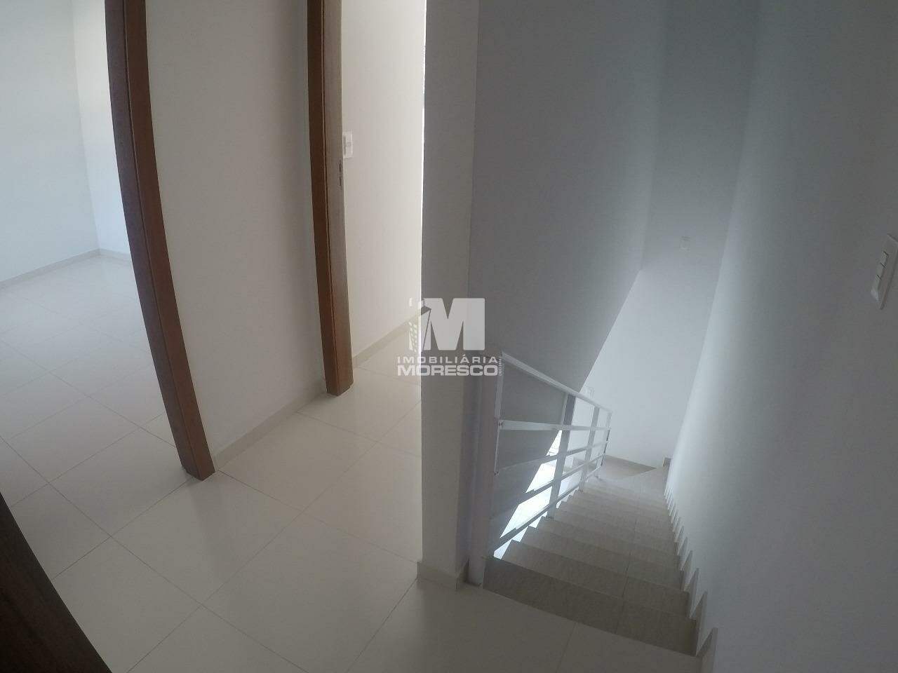 Casa para aluguel no bairro Azambuja: 