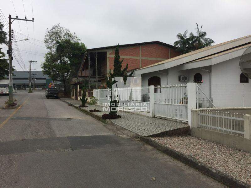 Casa à venda no bairro Planalto: 