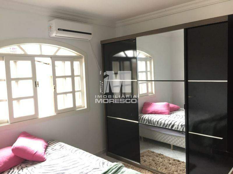 Casa à venda no bairro Planalto: 