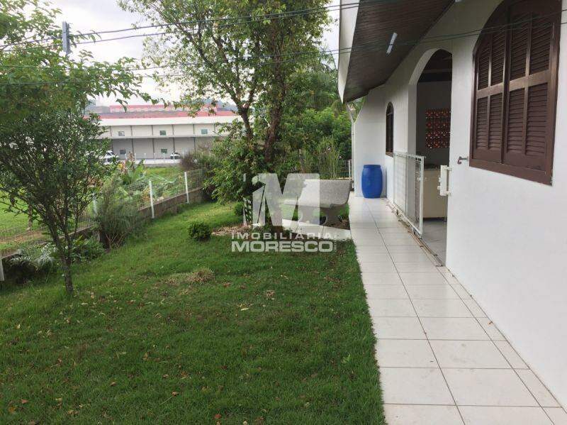 Casa à venda no bairro Planalto: 