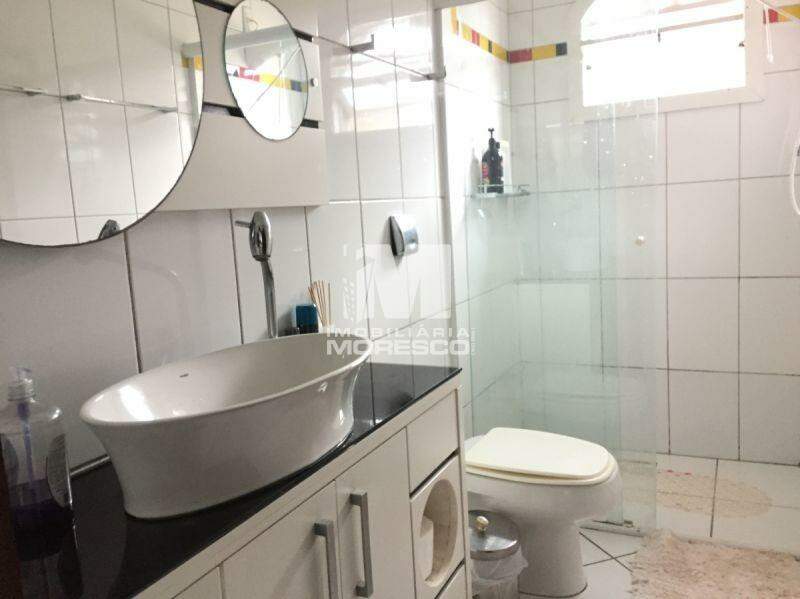 Casa à venda no bairro Planalto: 