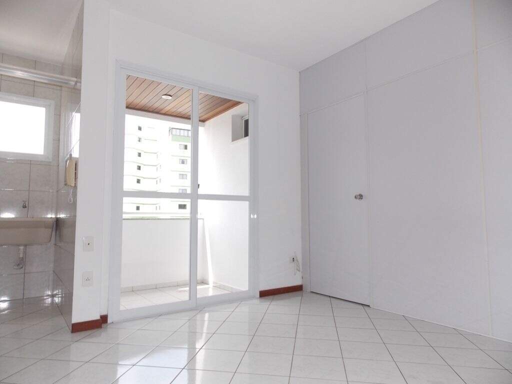 Apartamento para aluguel no bairro Centro: 