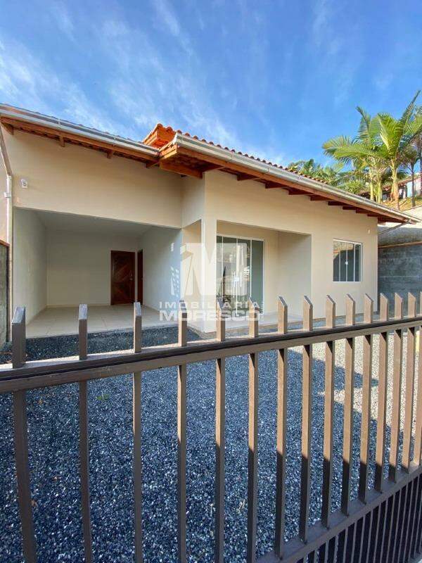 Casa para aluguel no bairro Cedrinho: 