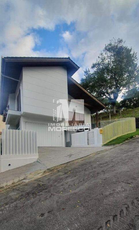 Casa de 3 quartos, 215m² no bairro Primeiro de Maio, em Brusque | Eu Corretor