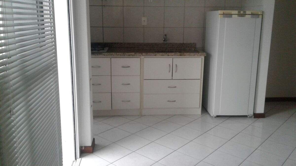 Kitnet para aluguel no bairro Centro:
