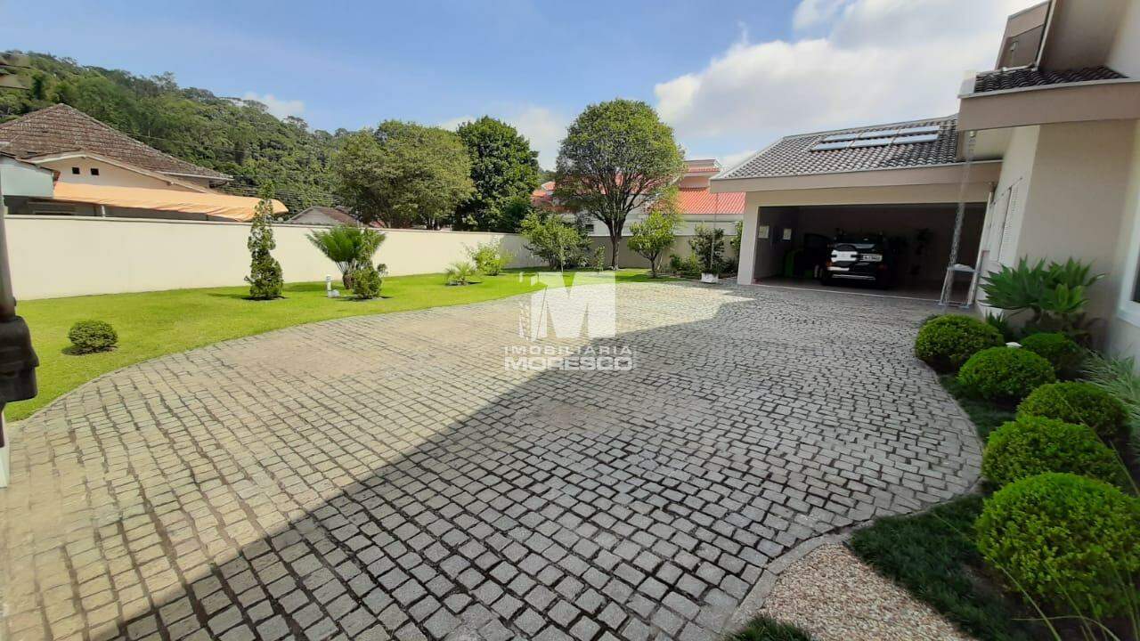 Casa à venda no bairro Azambuja: