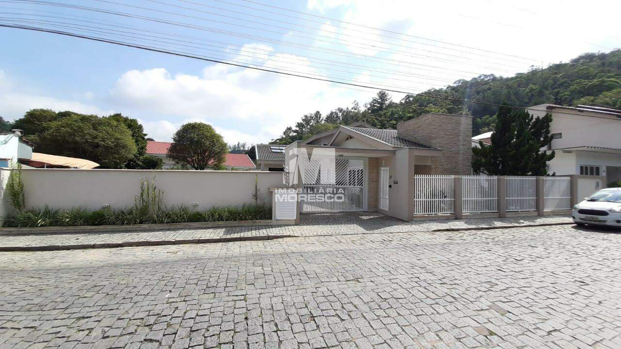 Casa à venda no bairro Azambuja: 