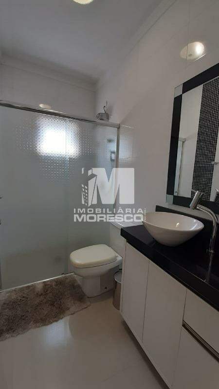 Casa à venda no bairro Azambuja: