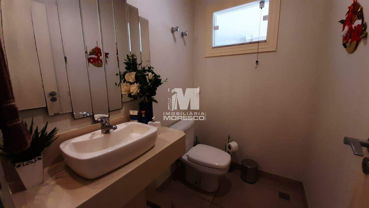 Casa à venda no bairro Azambuja: