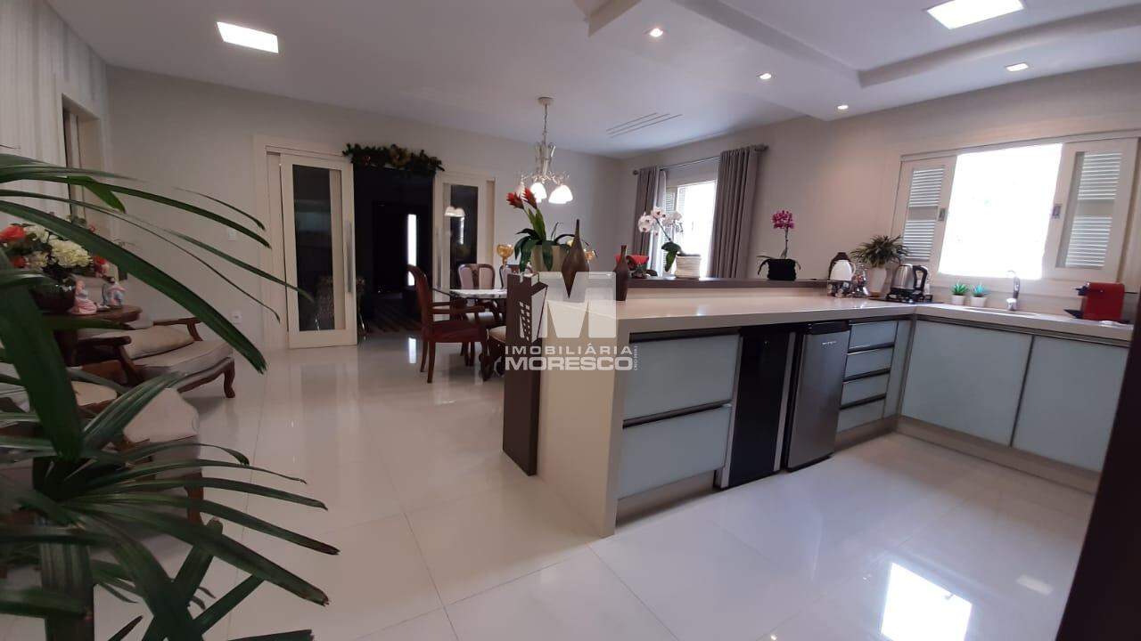 Casa à venda no bairro Azambuja: