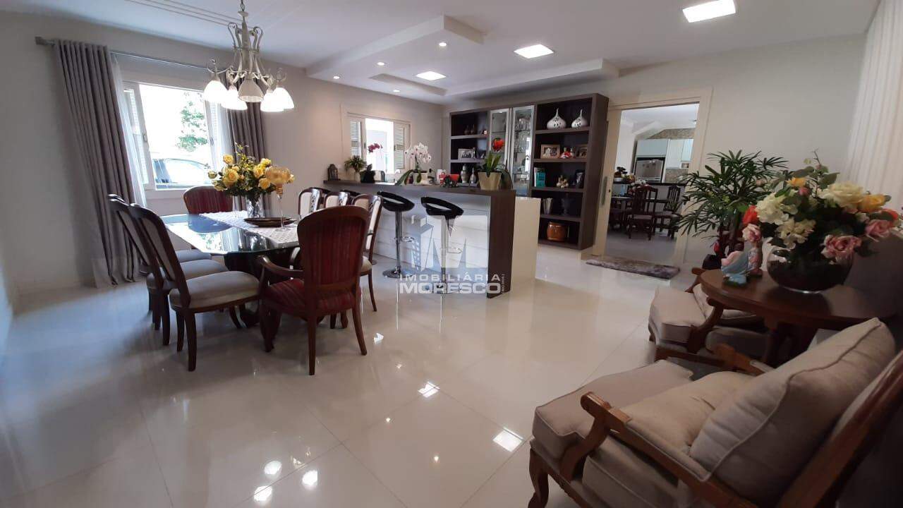 Casa à venda no bairro Azambuja: