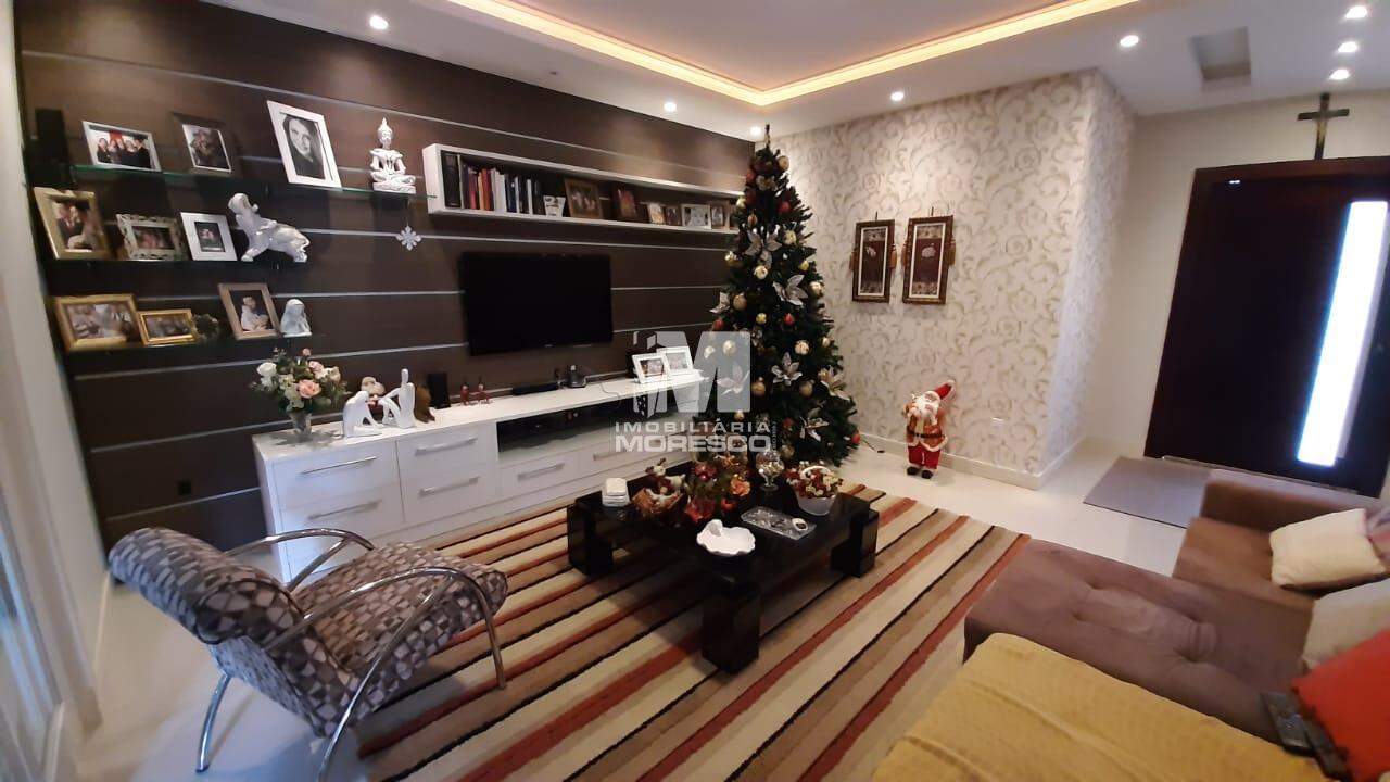 Casa à venda no bairro Azambuja: