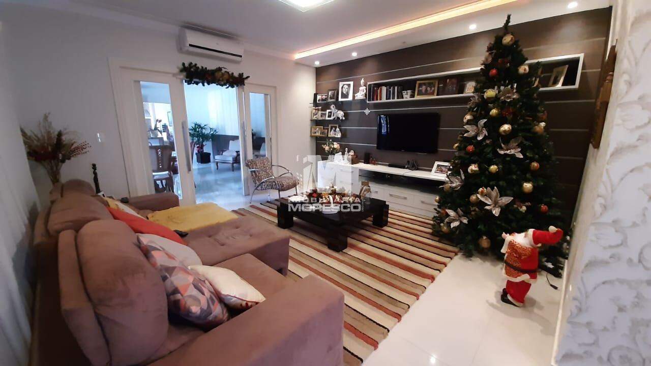 Casa à venda no bairro Azambuja: