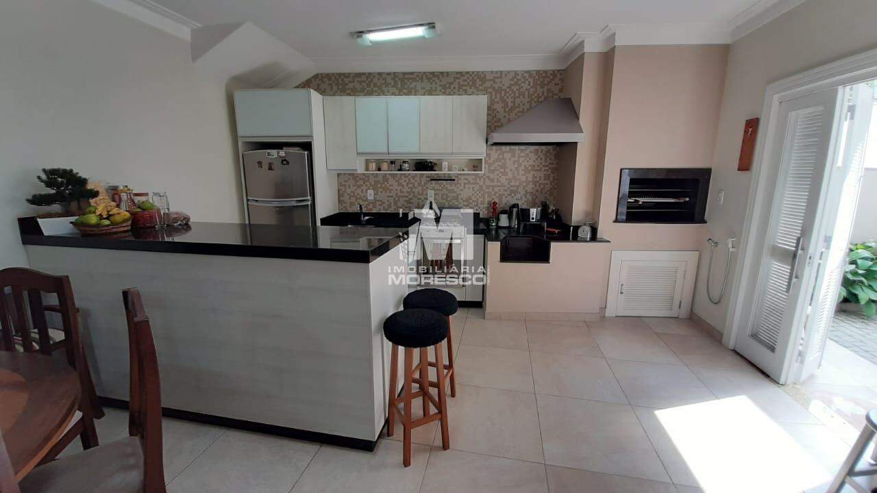 Casa à venda no bairro Azambuja: