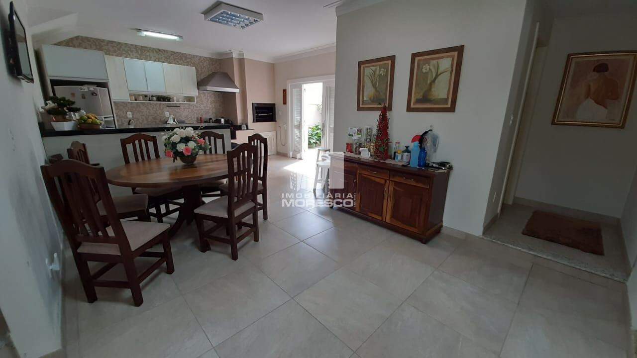 Casa à venda no bairro Azambuja: