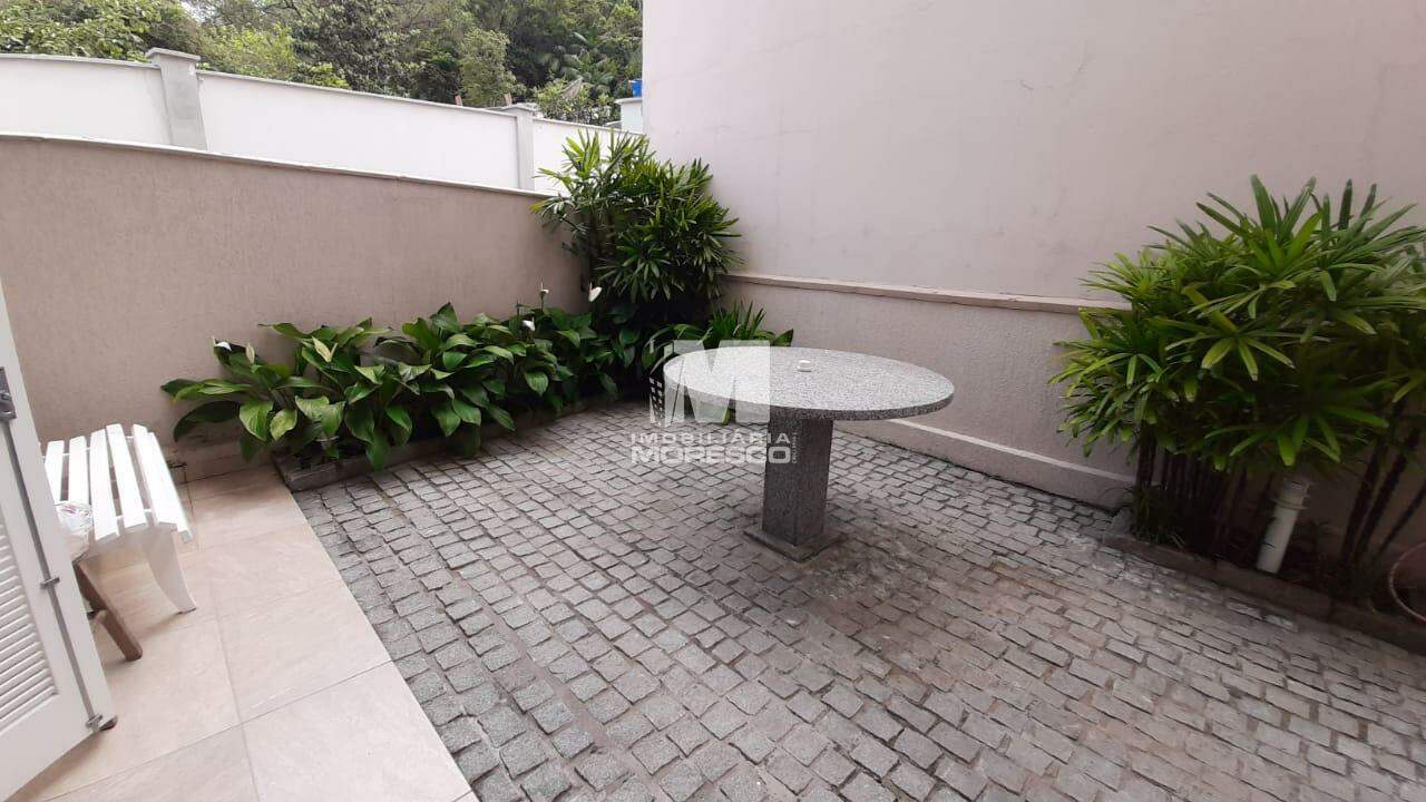 Casa à venda no bairro Azambuja: